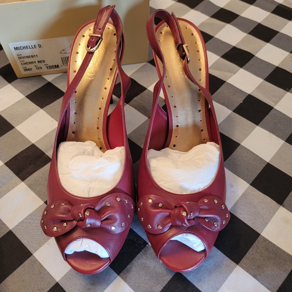 Michelle D. Cherry Red Bow Peep Toe Pumps EUC